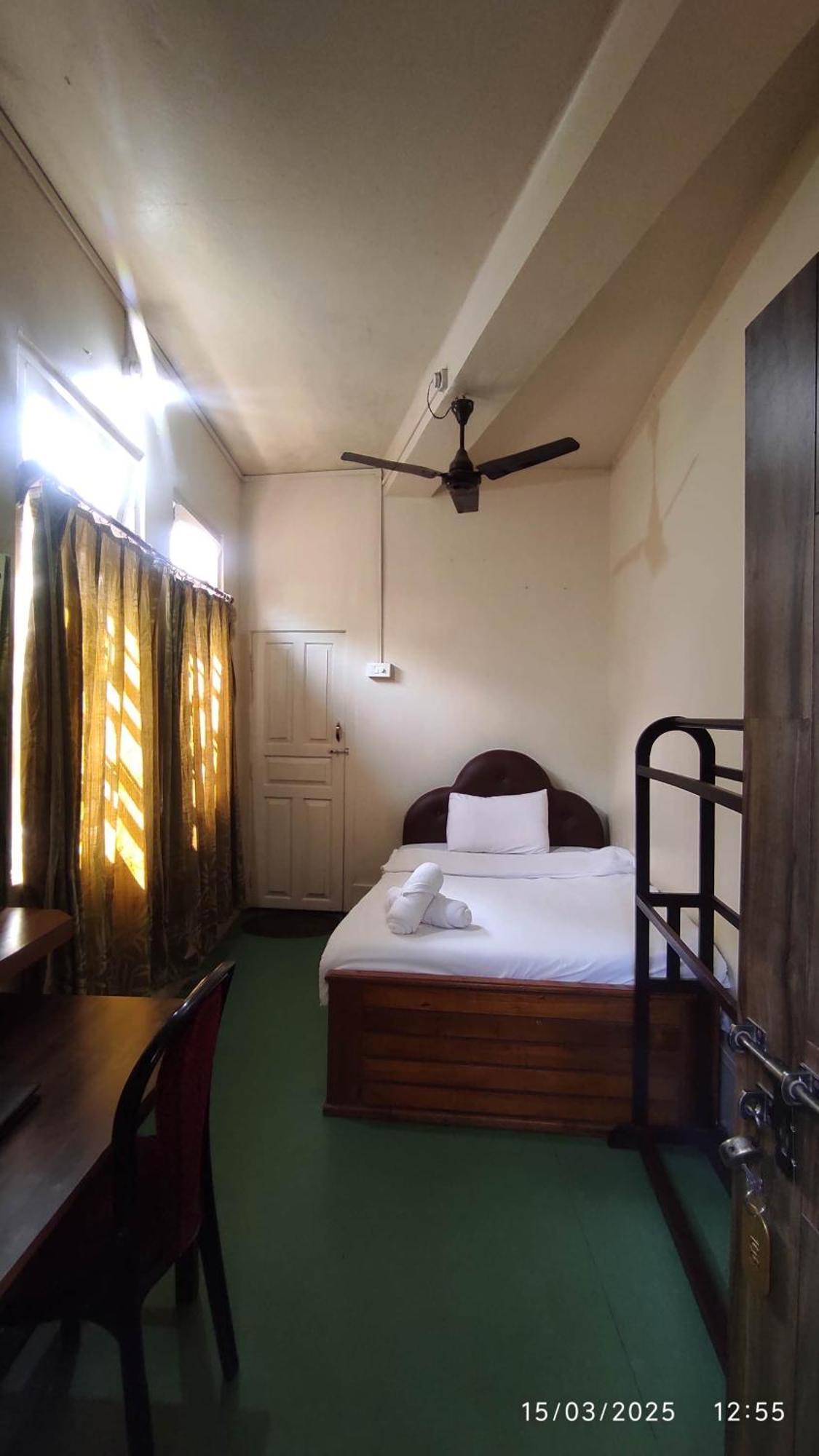Baba Tourist Lodge Shillong Exterior photo